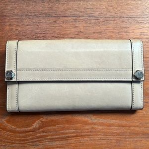 Gucci tan leather wallet